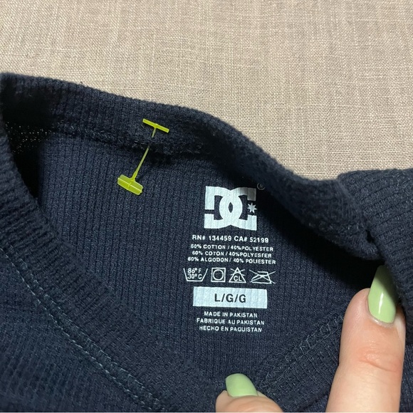 Y2K DC Long Sleeve Thermal Waffle Knit Tee. 2000s skater layering grunge base - Picture 4 of 6